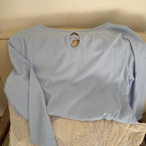 Venus  Cut Out Top - Picture 2 of 4